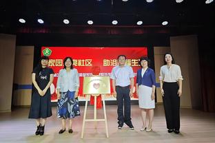 维卡里奥全场7次成功扑救，2次成功出击，获评8.5分全场最高